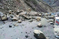 尼泊尔强震致西藏两地南移 珠峰高度仍待观测